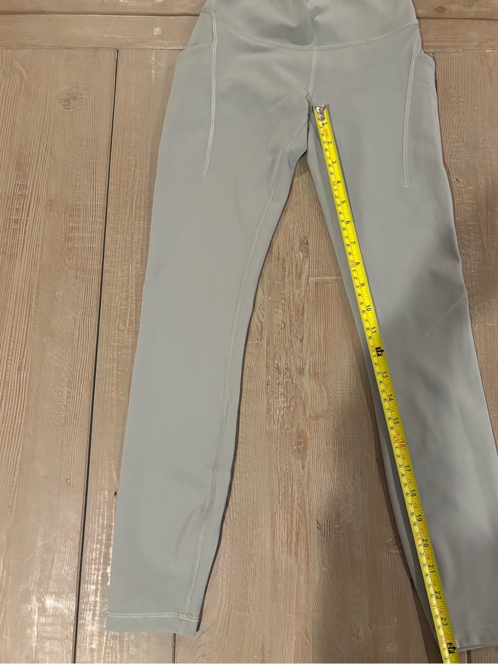 Lulu lemon sage green leggings - Picture 5 of 5